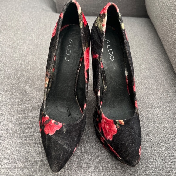 Wedge Heels - Picture 2 of 4